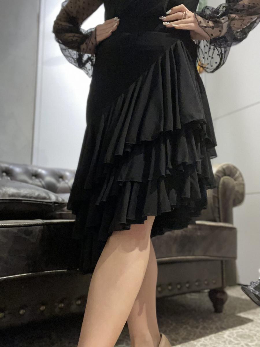 黒3段フレアースカート